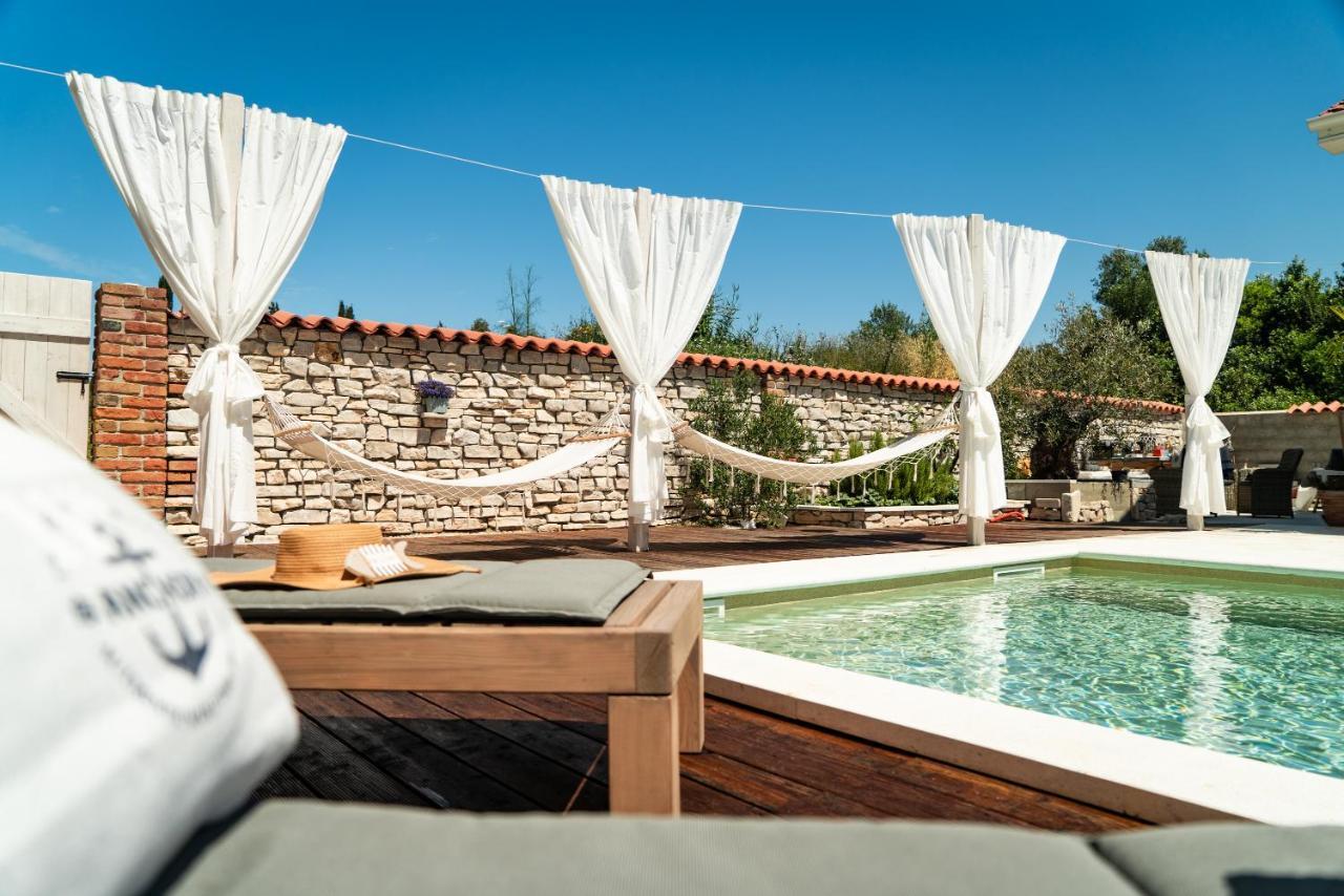 Ferienwohnungen VI La Mare With Heated Pool Zadar Zewnętrze zdjęcie