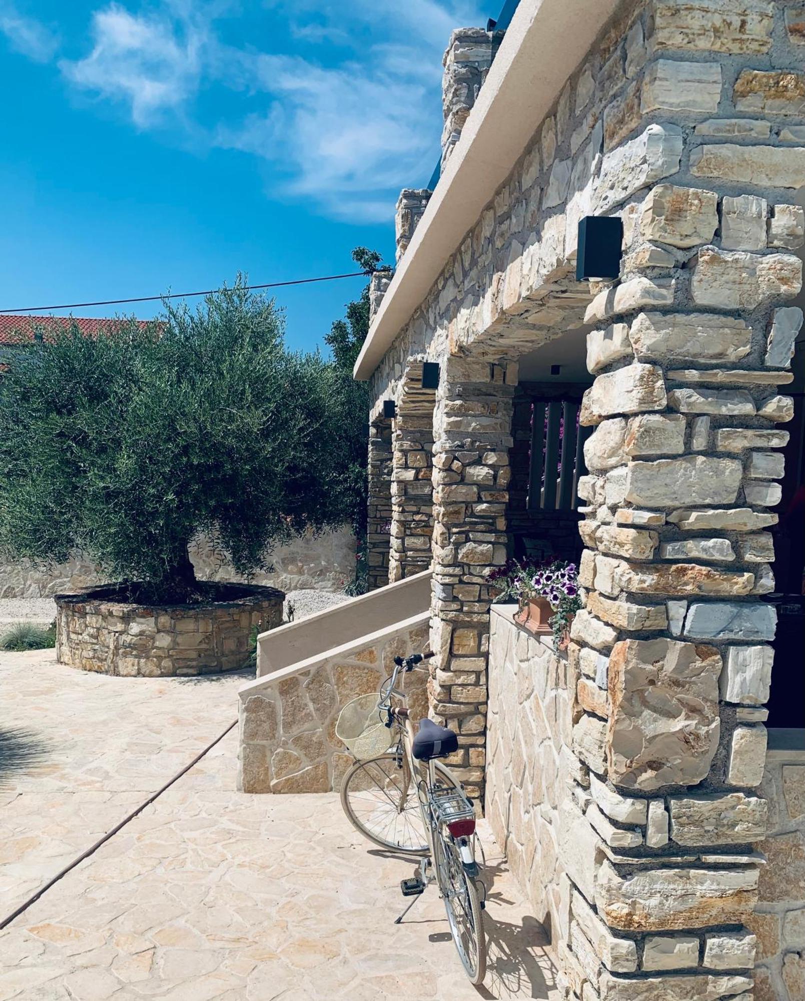 Ferienwohnungen VI La Mare With Heated Pool Zadar Zewnętrze zdjęcie